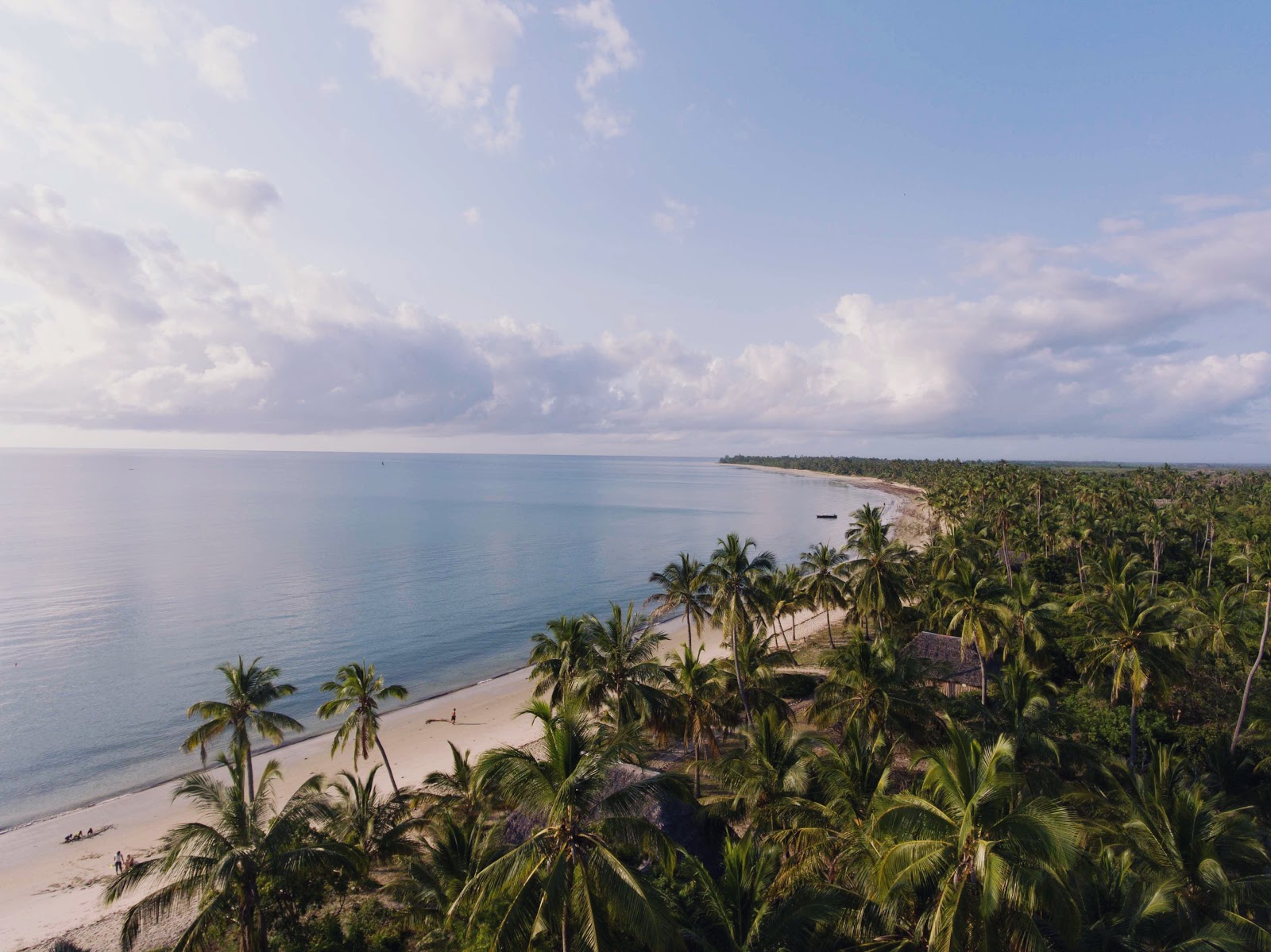 Fotografie cu Ushongo Beach - locul popular printre cunoscătorii de relaxare