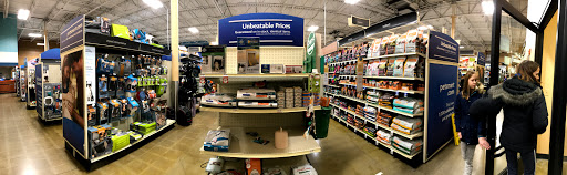 Pet Supply Store «PetSmart», reviews and photos, 2221 Oakton St, Evanston, IL 60202, USA