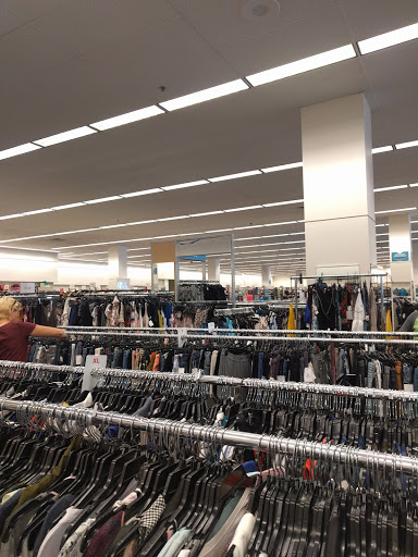 Department Store «Nordstrom Rack The Shops at Oak Brook Place», reviews and photos, 2155 22nd St, Oak Brook, IL 60523, USA