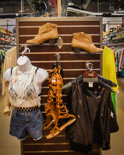 Clothing Store «Uptown Cheapskate», reviews and photos, 500 E Round Grove Rd #131, Lewisville, TX 75067, USA