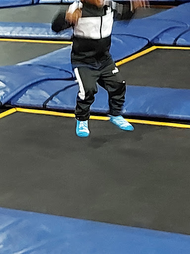 Amusement Center «Sky Zone Trampoline Park», reviews and photos, 11745 Commons Dr, Springdale, OH 45246, USA