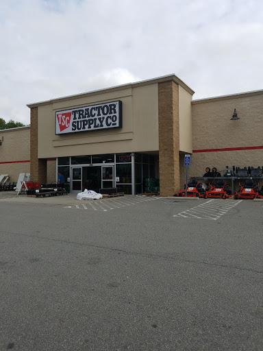 Tractor Supply Co., 97 Providence Pike, Putnam, CT 06260, USA, 