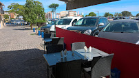 Atmosphère du Restaurant de fruits de mer Le Quai des Pirates - Restaurant et magasin de fruits de mer et coquillages Martigues - n°6