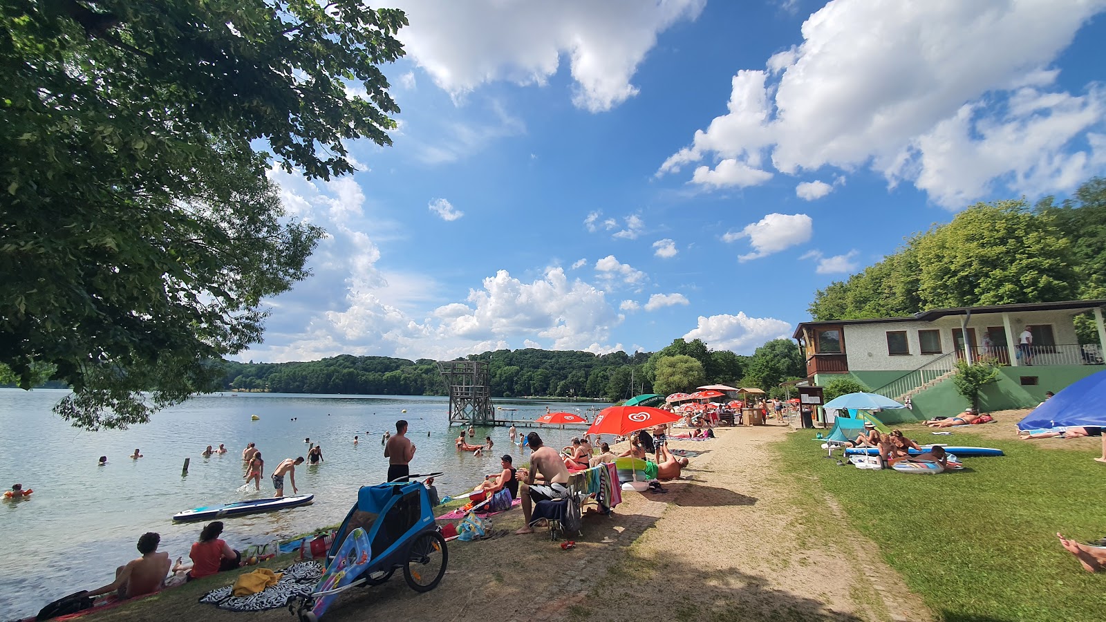 Foto von Strandbad Buckow mit beiger sand Oberfläche