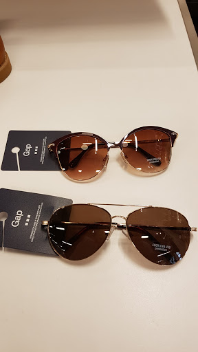 Clothing Store «Gap Factory Store», reviews and photos, 741 S Broadway, Los Angeles, CA 90014, USA