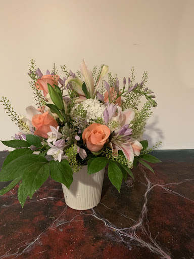 Florist «EC Florist & Gifts», reviews and photos, 224 Washington St, Brookline, MA 02445, USA