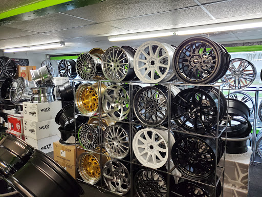 #Chrome Wheels & Tires
