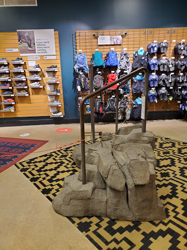 Camping Store «REI», reviews and photos, 1703 S Brentwood Blvd, Brentwood, MO 63144, USA