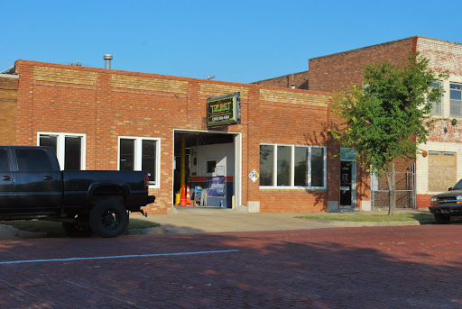 Auto Body Shop «Top Shot Paint Repair LLC», reviews and photos, 423 St Francis S, Wichita, KS 67202, USA