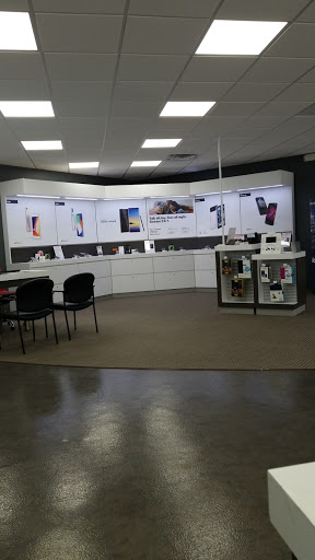 Cell Phone Store «Verizon Authorized Retailer / RW - Downingtown, PA», reviews and photos, 3903 Lincoln Hwy, Downingtown, PA 19335, USA