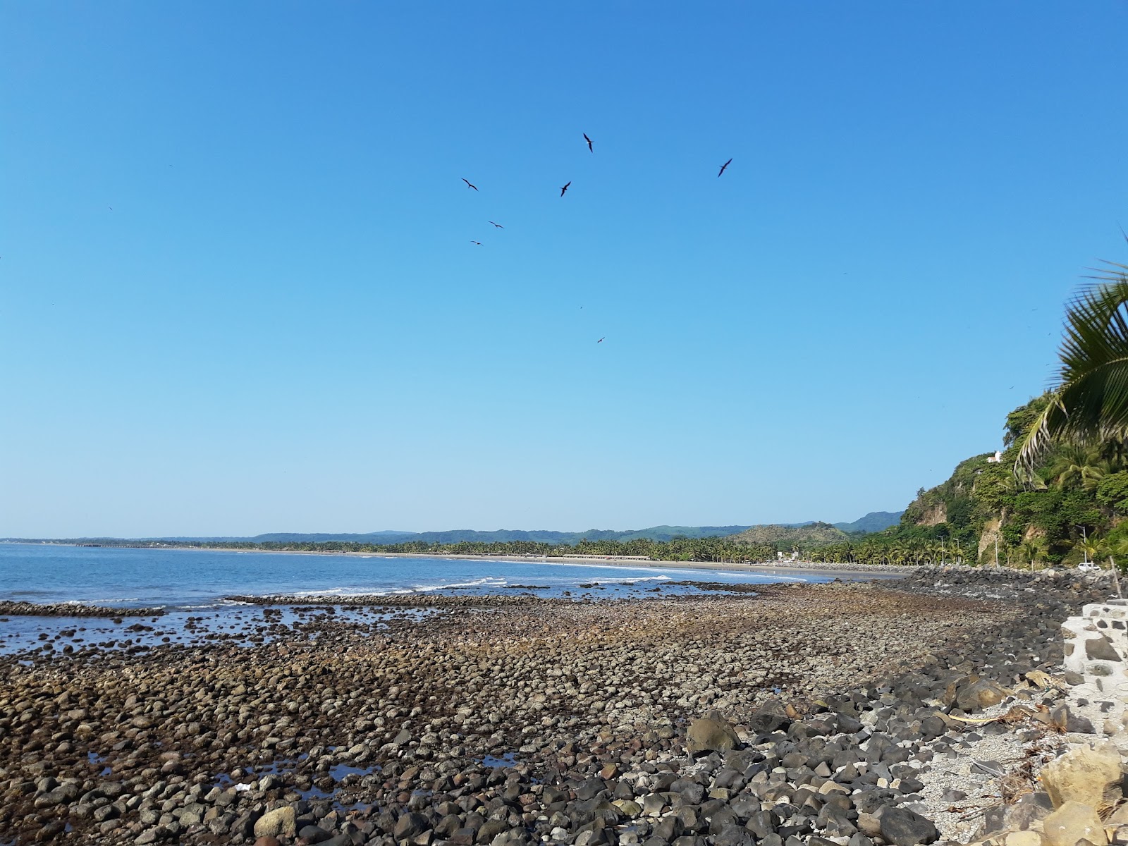 Foto de Playa Aticama con terreno rocoso superficie