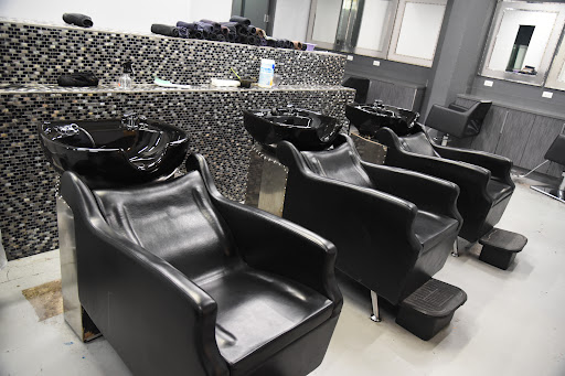 Beauty Salon «Issues Barber & Beauty Salon», reviews and photos, 3958 S Cottage Grove Ave #1, Chicago, IL 60653, USA