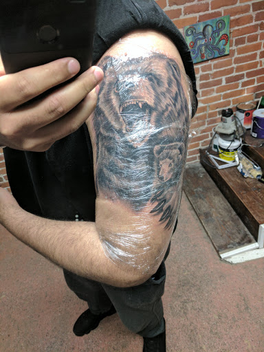 Twisted Tentacles Tattoo, 79 East St, Ludlow, MA 01056, USA, 