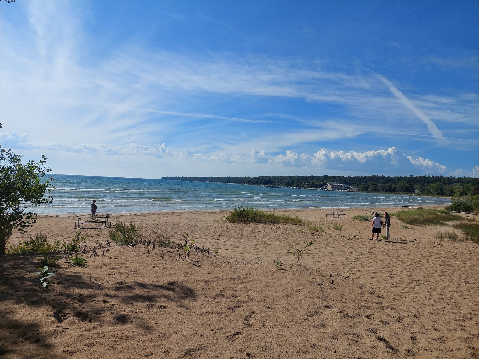 Foto von Baileys Harbor Beach mit beiger sand Oberfläche