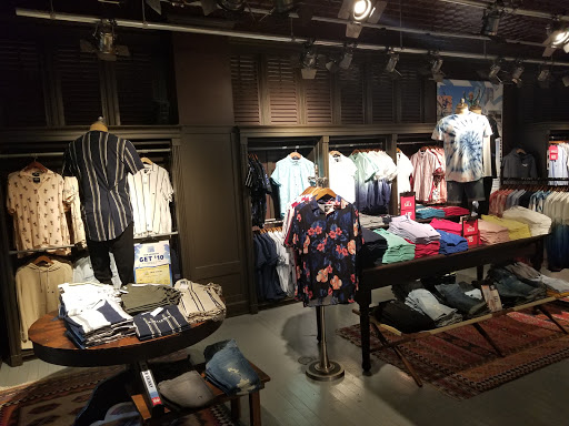 Clothing Store «Hollister Co.», reviews and photos, 755 NJ-18 #738a, East Brunswick, NJ 08816, USA