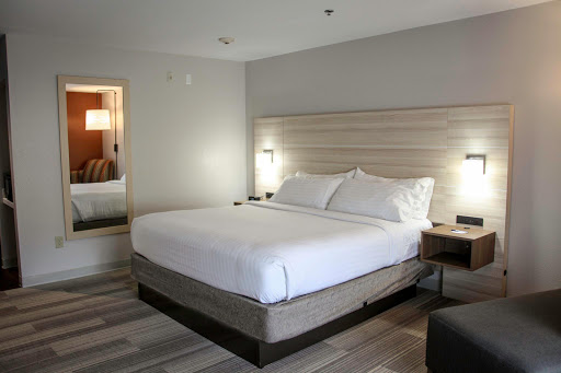 Holiday Inn Express & Suites Athens, an IHG Hotel image 2