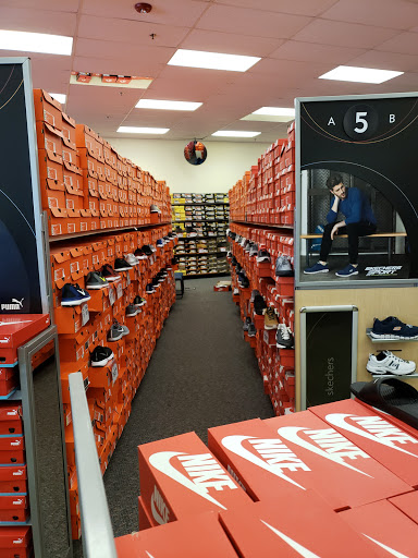 Shoe Store «Shoe Carnival», reviews and photos, 3271 Marketplace Dr, Council Bluffs, IA 51501, USA
