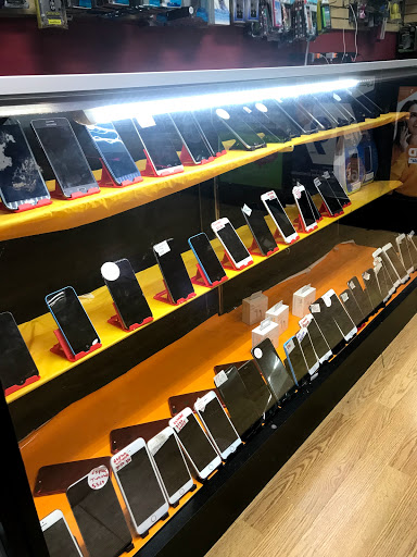 Cell Phone Store «C & C Cellphone and Computer Repair», reviews and photos, 1141 N Hwy 67, Florissant, MO 63031, USA