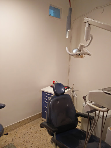 Floss Dental Studio best dentist | dental clinic in kirti nagar delhi new delhi