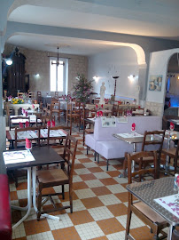 Atmosphère du Restaurant français La Bonne Auberge à Cahuzac-sur-Vère - n°4