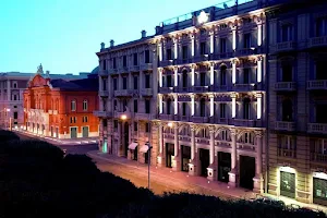 Oriente Hotel Bari image