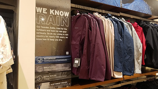 Clothing Store «Eddie Bauer», reviews and photos, 12912 Hill Country Blvd #115, Bee Cave, TX 78738, USA