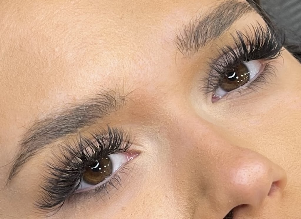 Lash Lounge 62946