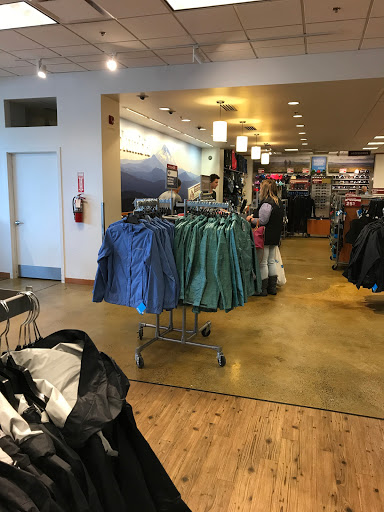 Sportswear Store «Columbia Sportswear Outlet», reviews and photos, 3 Monroe Pkwy, Lake Oswego, OR 97035, USA