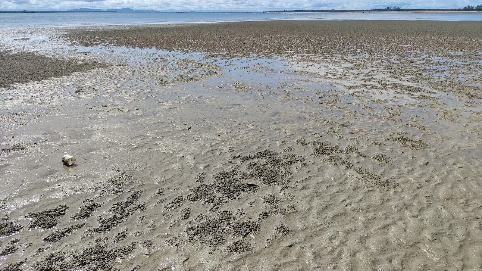 Fotografie cu Toh Chai Bay Beach sprijinit de stânci