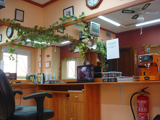 Información y opiniones sobre Peluquería de caballeros ANTONIO de Badajoz