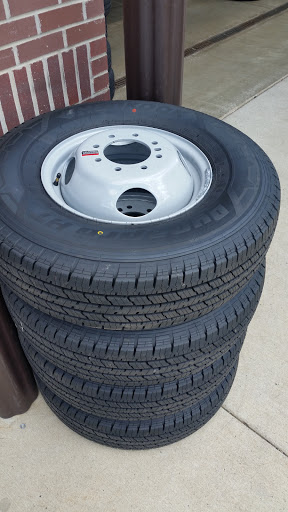 Tire Shop «Discount Tire Store - Maple Grove, MN», reviews and photos, 16485 County Rd 30, Maple Grove, MN 55311, USA