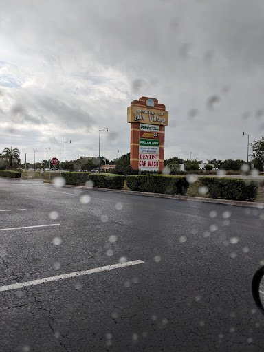 Shopping Mall «Lake Village Shopping MallKitchengaets», reviews and photos, 10601 US-441, Leesburg, FL 34788, USA