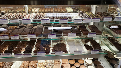 Outlet Mall «Tanger Outlet Williamsburg», reviews and photos, 150 Tanger Dr, Williamsburg, IA 52361, USA