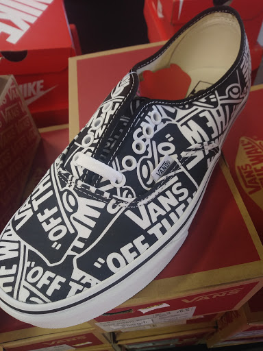 Shopping Mall «Foothill Square Shopping Center», reviews and photos, 10700 MacArthur Blvd #200, Oakland, CA 94605, USA