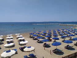 Fotografie cu Plaja Follonica cu drept și lung