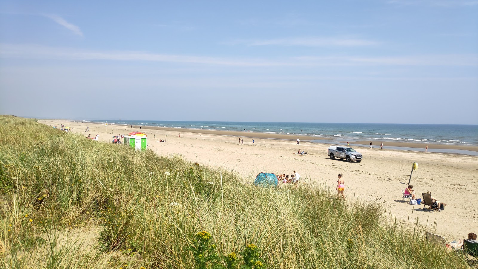 Foto av Bettystown Beach med beige sand yta