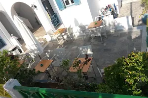 Fira Backpackers Place image