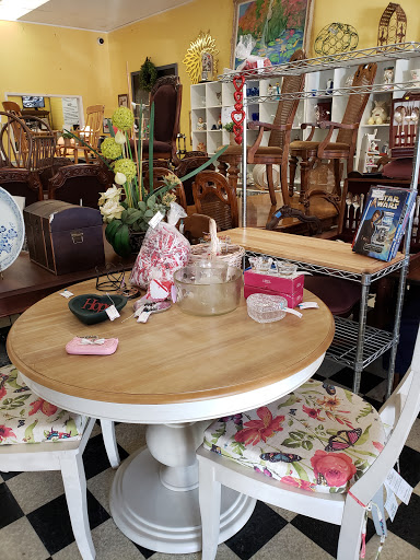 Used Furniture Store «New & Again Consignment Furniture Gallery», reviews and photos, 210 S School St, Lodi, CA 95240, USA