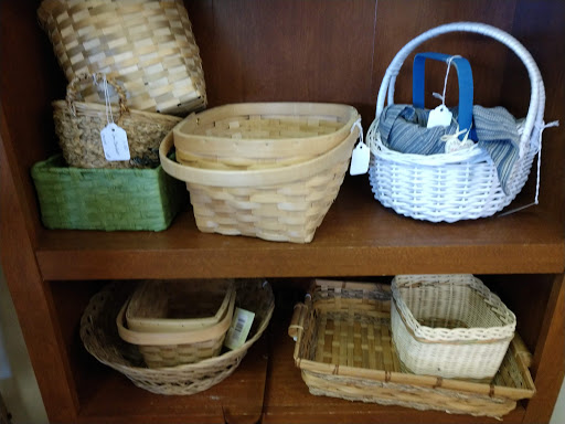 Thrift Store «The Treasure Hound», reviews and photos, 14508 Old Lee Rd, Chantilly, VA 20151, USA