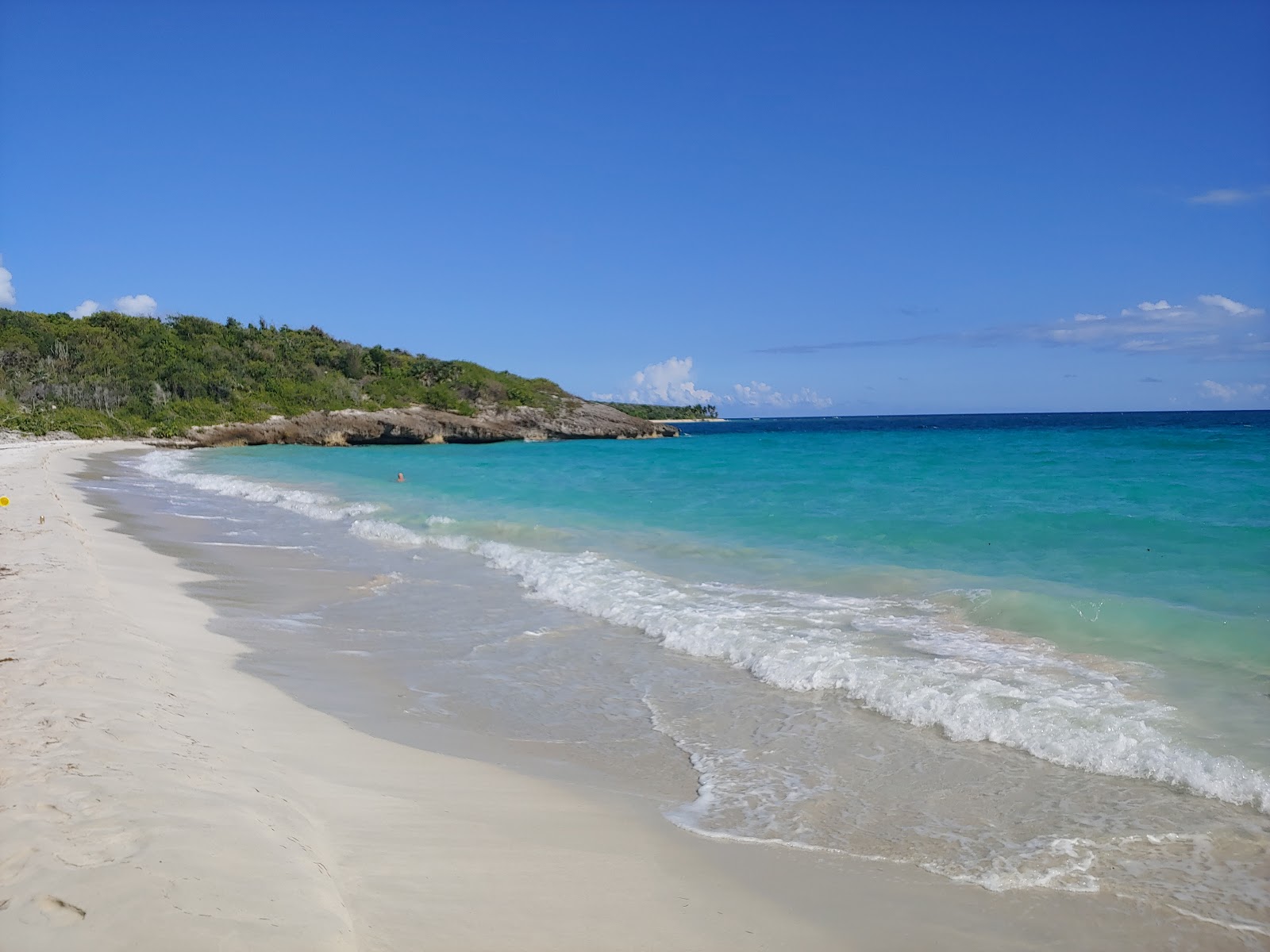 Fotografija Navio beach z svetel fin pesek površino