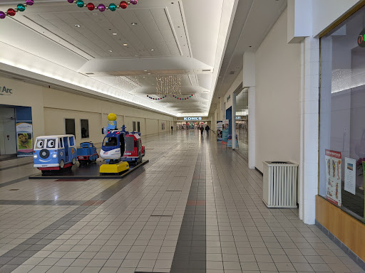 Shopping Mall «Liberty Tree Mall», reviews and photos, 100 Independence Way, Danvers, MA 01923, USA