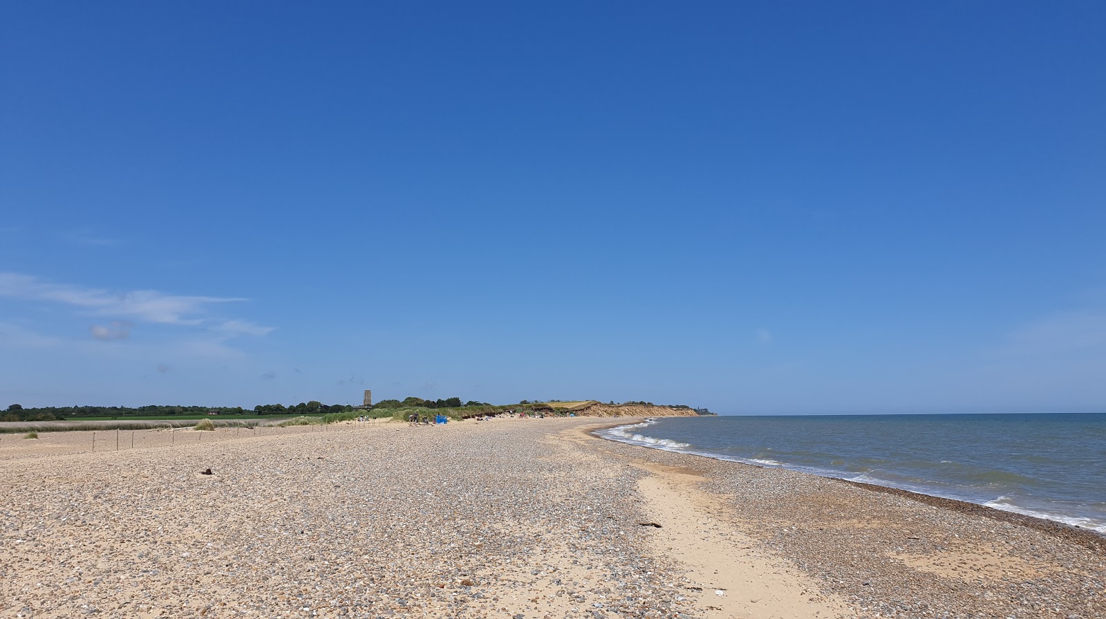 Foto de Covehithe beach com linha costeira longa e reta