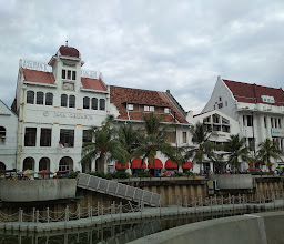 Toko Merah photo