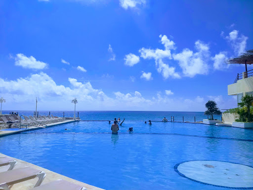 Condo Surfers at Cancun Plaza