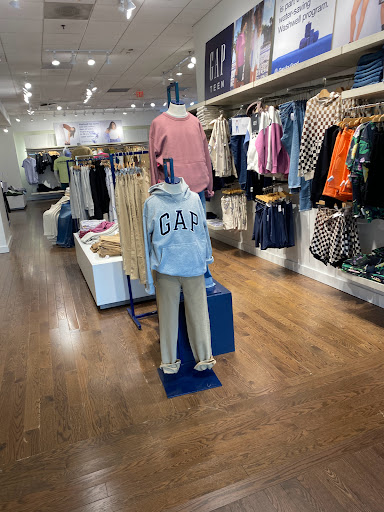 Clothing Store «Gap», reviews and photos, 1340 W Boston Post Rd, Larchmont, NY 10538, USA
