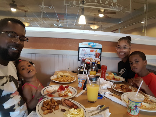 Shopping Mall «Forest Promenade Shopping Center», reviews and photos, 965 Richmond Ave, Staten Island, NY 10314, USA