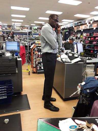 Sporting Goods Store «Big 5 Sporting Goods - Aurora Village», reviews and photos, 1133 N 205th St, Shoreline, WA 98133, USA