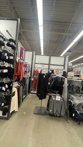 Clothing Store «Old Navy», reviews and photos, 4300 Towne Center Dr, Louisville, KY 40241, USA