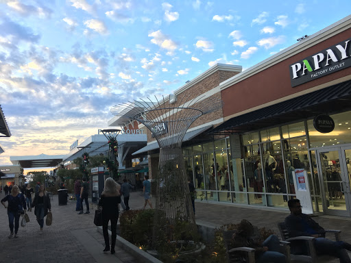Shopping Mall «Taubman Prestige Outlets», reviews and photos, 17057 N Outer 40 Rd, Chesterfield, MO 63005, USA