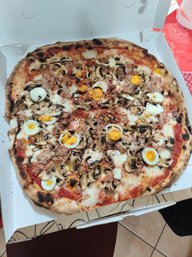 Pizza in Tavola in Piano Tavola, Città Metropolitana di Catania